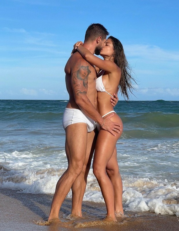 Mari Gonzalez e Jonas Sulzbach aproveitam férias no litoral (Foto: Reprodução/Instagram)