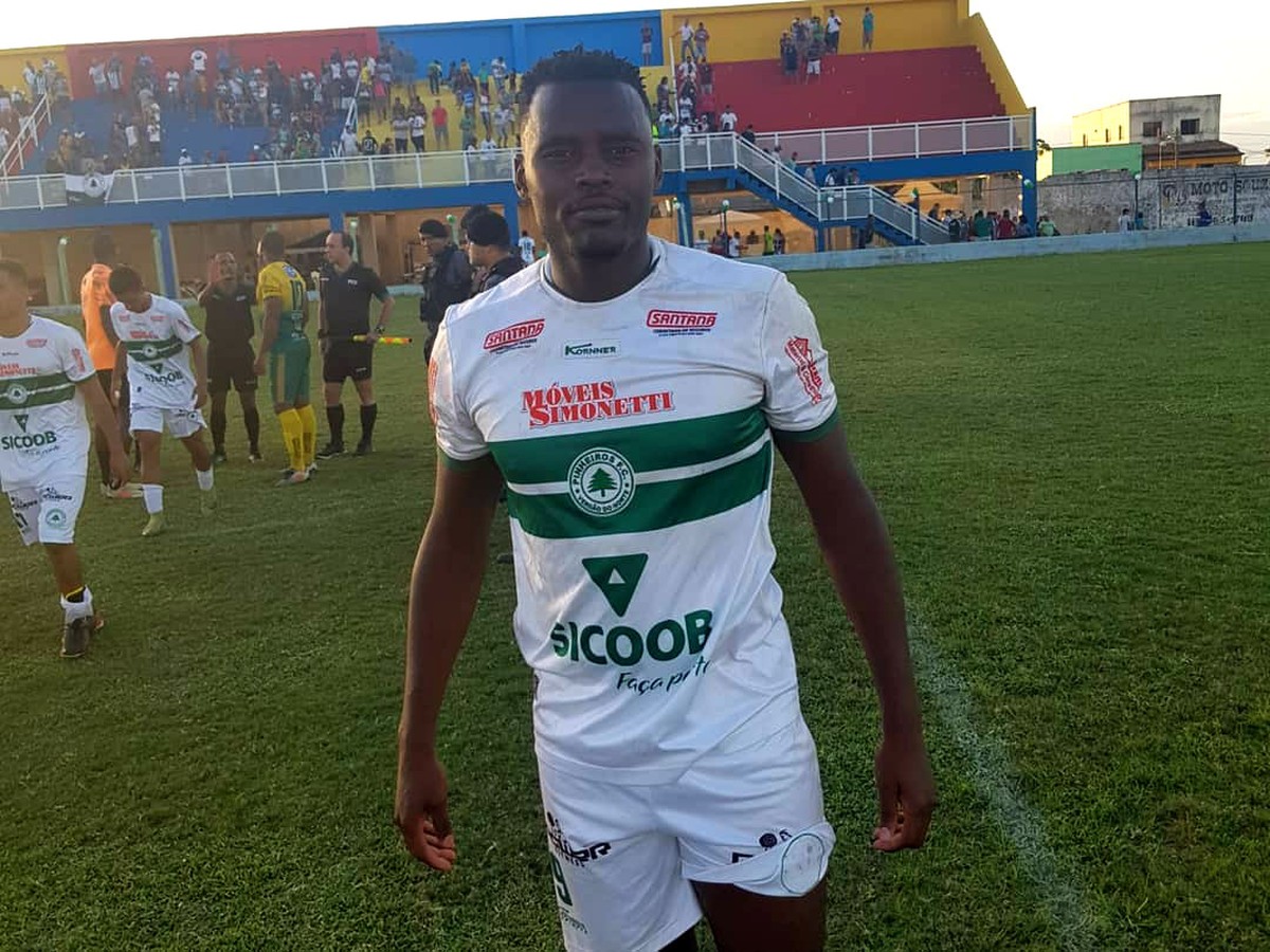 Wagnão Balotelli reconhece força do Vitória, mas diz que o Pinheiros