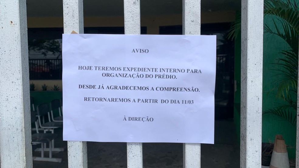 Aviso na entrada da Central de Regulação, após busca e apreensão comandada pelo Ministério Público. — Foto: Anna Alyne Cunha/Inter TV Cabugi