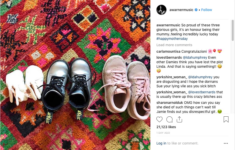O post da cantora Amelia Warner revelando o nascimento da terceira filha dela com o ator Jamie Dornan (Foto: Instagram)