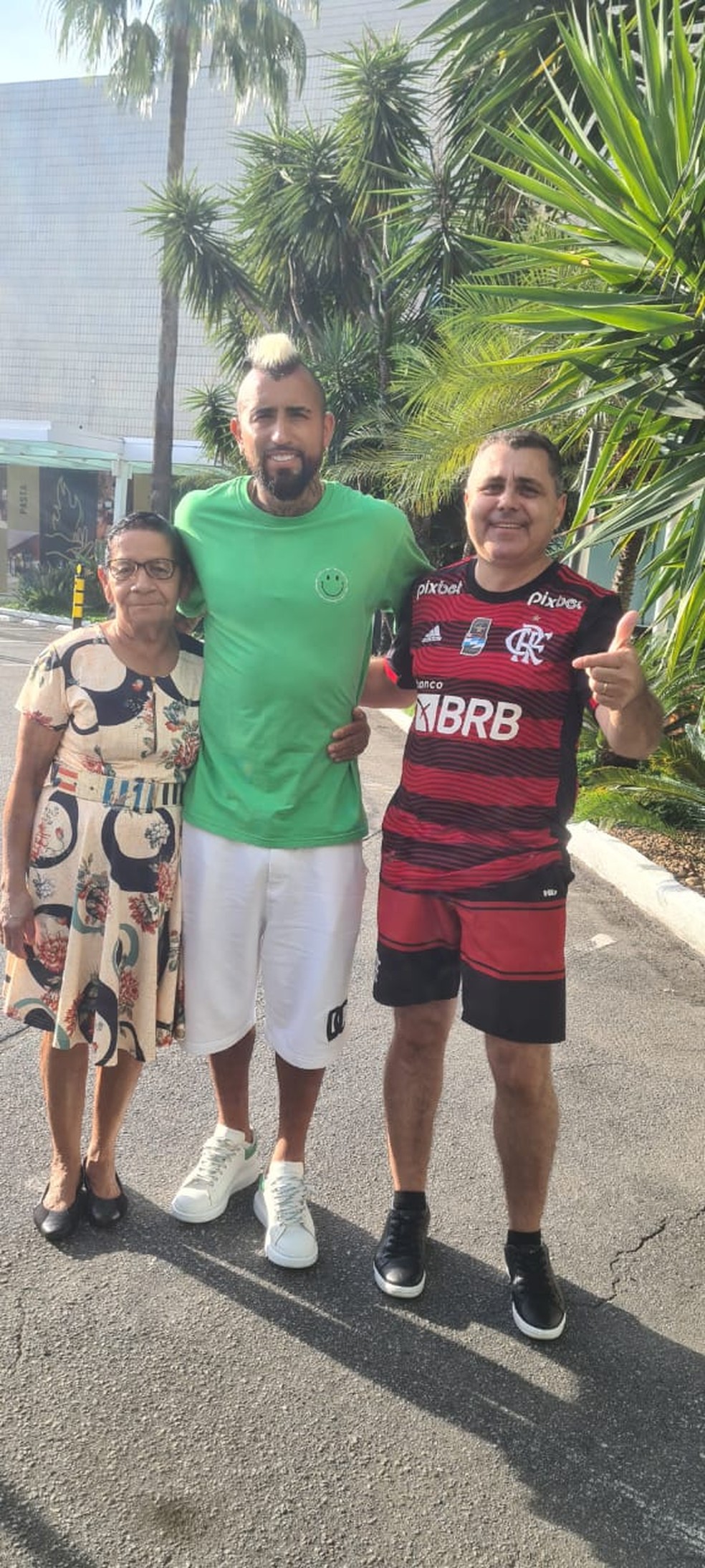 Dona Dorinha e Ariovaldo encontram Vidal em shopping no Rio &mdash; Foto: Reprodu&ccedil;&atilde;o / Arquivo Pessoal