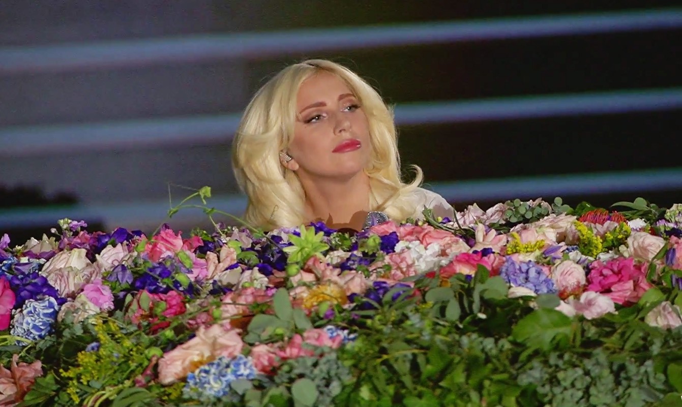 Lady Gaga durante os Jogos Europeus 2015 em Baku (Foto: Reprodução / YouTube)