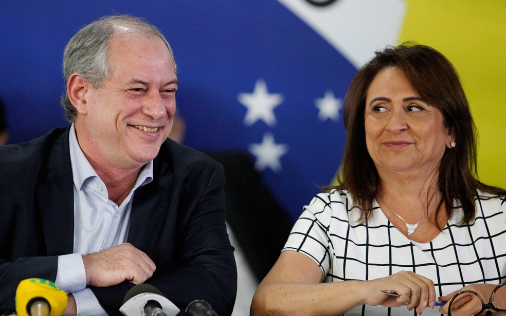 O candidato do PDT à Presidência, Ciro Gomes, e candidata a vice, a senadora Kátia Abreu, em Brasília (Foto: Raimundo Paccó/Framephoto/Estadão Conteúdo)