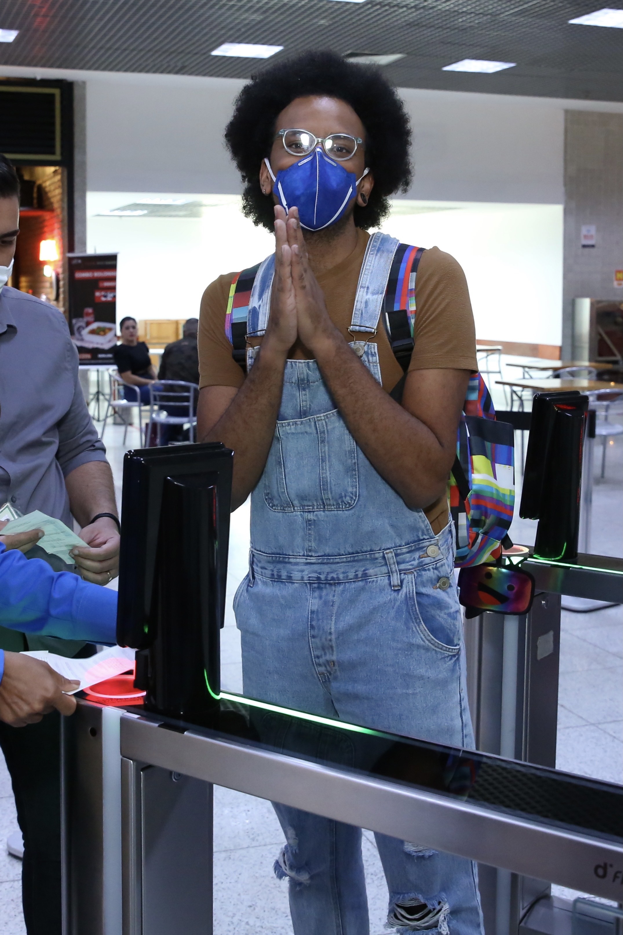 João Luiz é fotografado em aeroporto do Rio antes de viajar a SP (Foto: Roberto Filho/Brazil News)