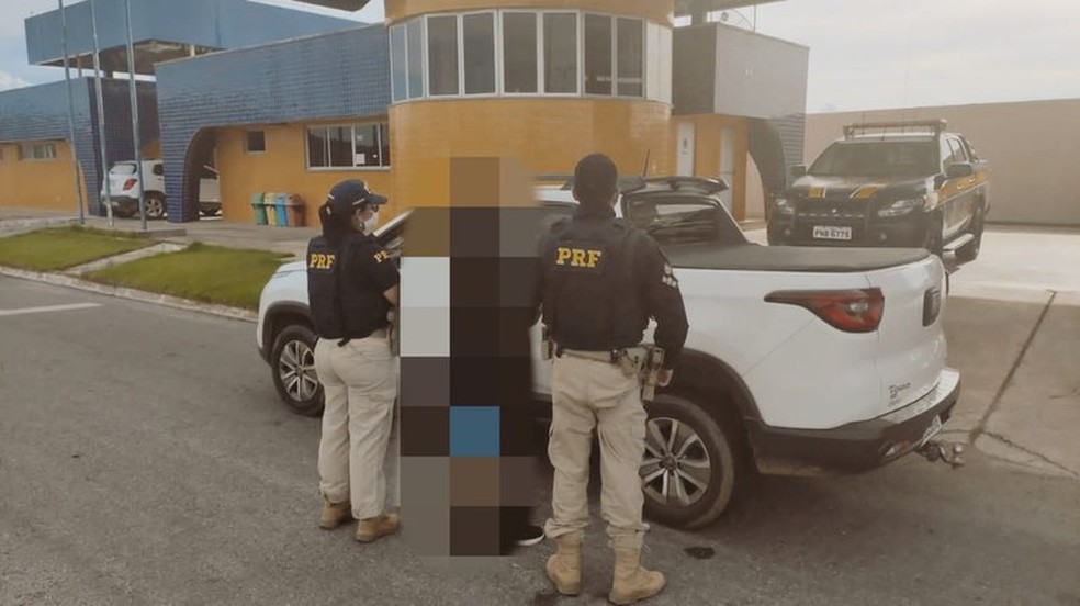 Mulher de 32 anos foi capturada com o veículo do pai no quilômetro 383 da BR-116, na cidade de Icó, no interior do Ceará. — Foto: PRF/ Divulgação
