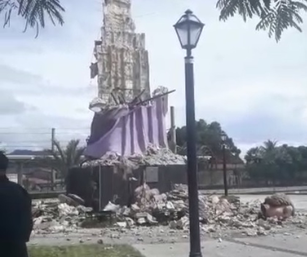 Raio destrói estátua de 15 metros do padroeiro do Ceará — Foto: TV Verdes Mares/Reprodução