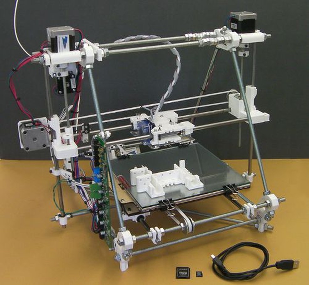 Reprap Pro é uma impressora 3D que se replica e cria outras impressoras — Foto: Divulgação/Reprap