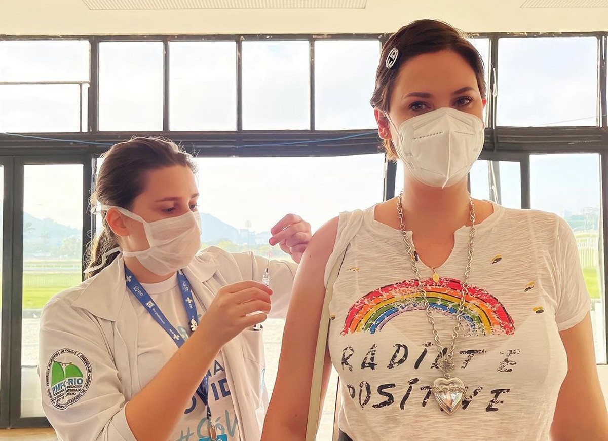 Mayana Moura é vacinada contra a Covid-19 (Foto: Reprodução/Instagram)