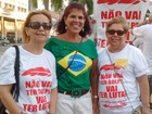 Manifestantes ocupam praça em Campos contra impeachment de Dilma