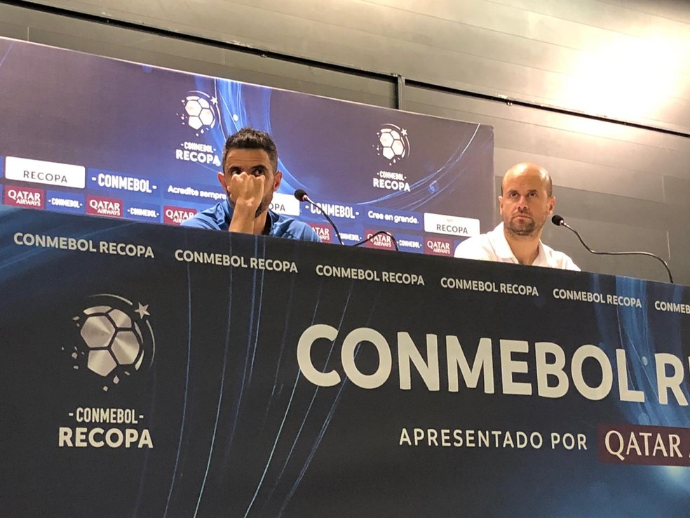 Técnico do Independiente del Valle elogia Bruno Henrique e Gabigol — Foto: Raphael Zarko/GloboEsporte.com