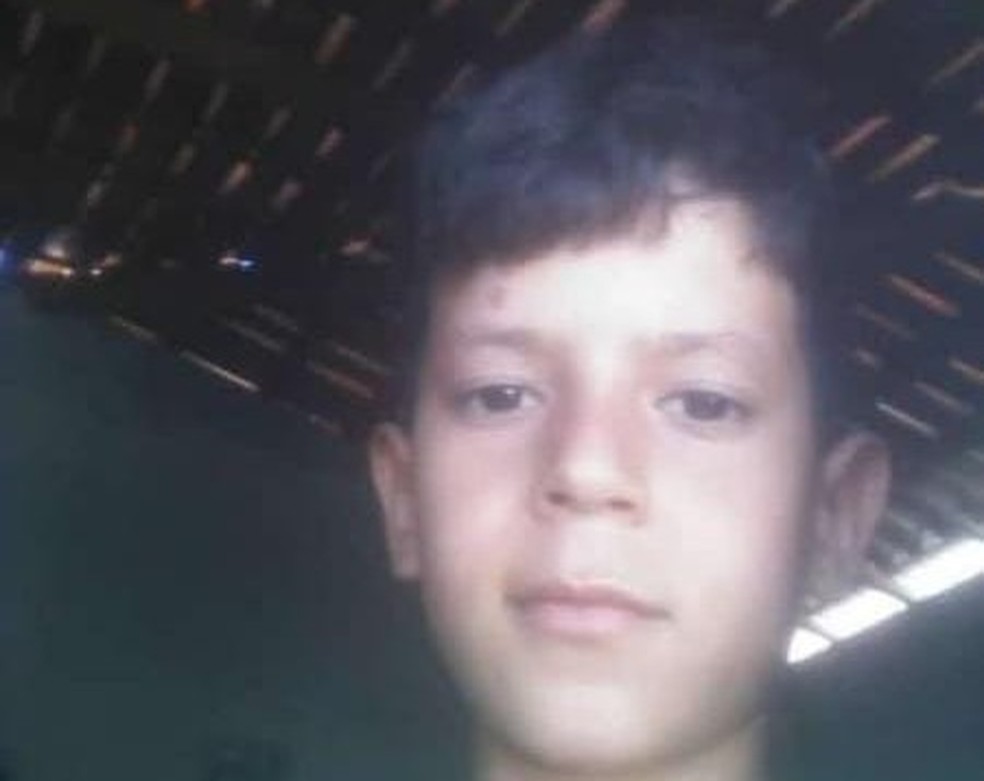Menino morreu após ser baleado acidentalmente pelo irmão, com espingarda do pai — Foto: Reprodução/Redes Sociais