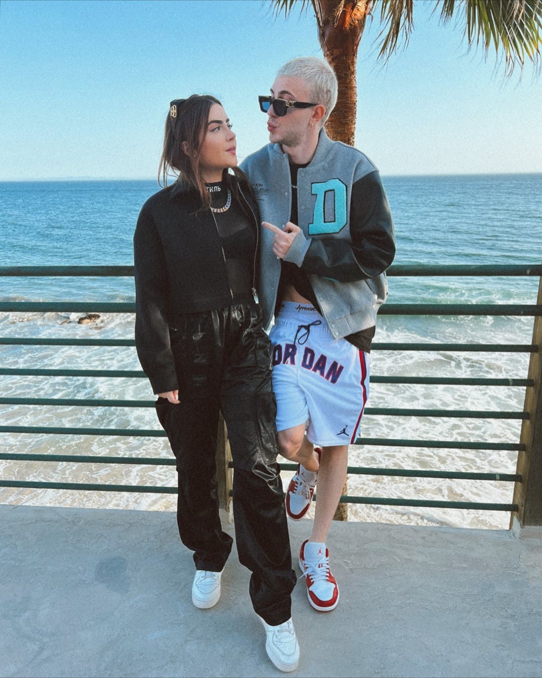 Jade e Leo Picon posam juntos em Malibu (Foto: Reprodução Instagram)