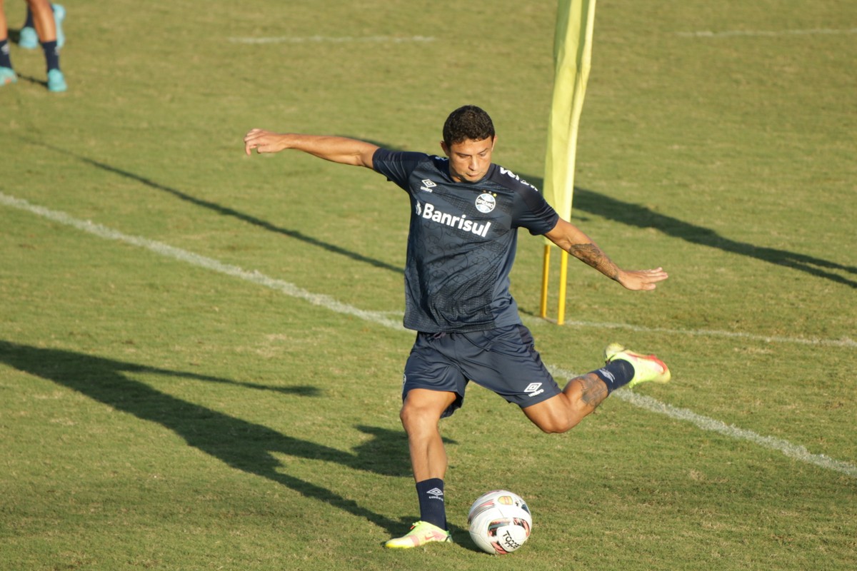 Elkeson pede desculpas aos gremistas pelo empate em Criciúma