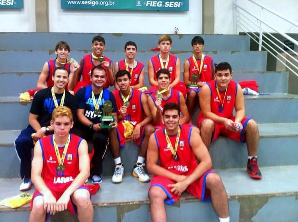 Meninos do basquete alagoano conquistaram bronze no Brasileiro sub-17 — Foto: Divulgação FAF