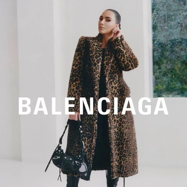 Kim Kardashian com a Le Cagole da Balenciaga (Foto: Reprodução/Instagram)