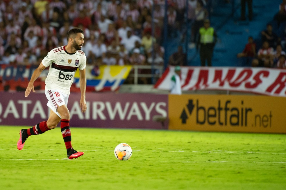 Thiago Maia em ação pelo Flamengo contra o Junior Barranquilla — Foto: Alexandre Vidal / Flamengo