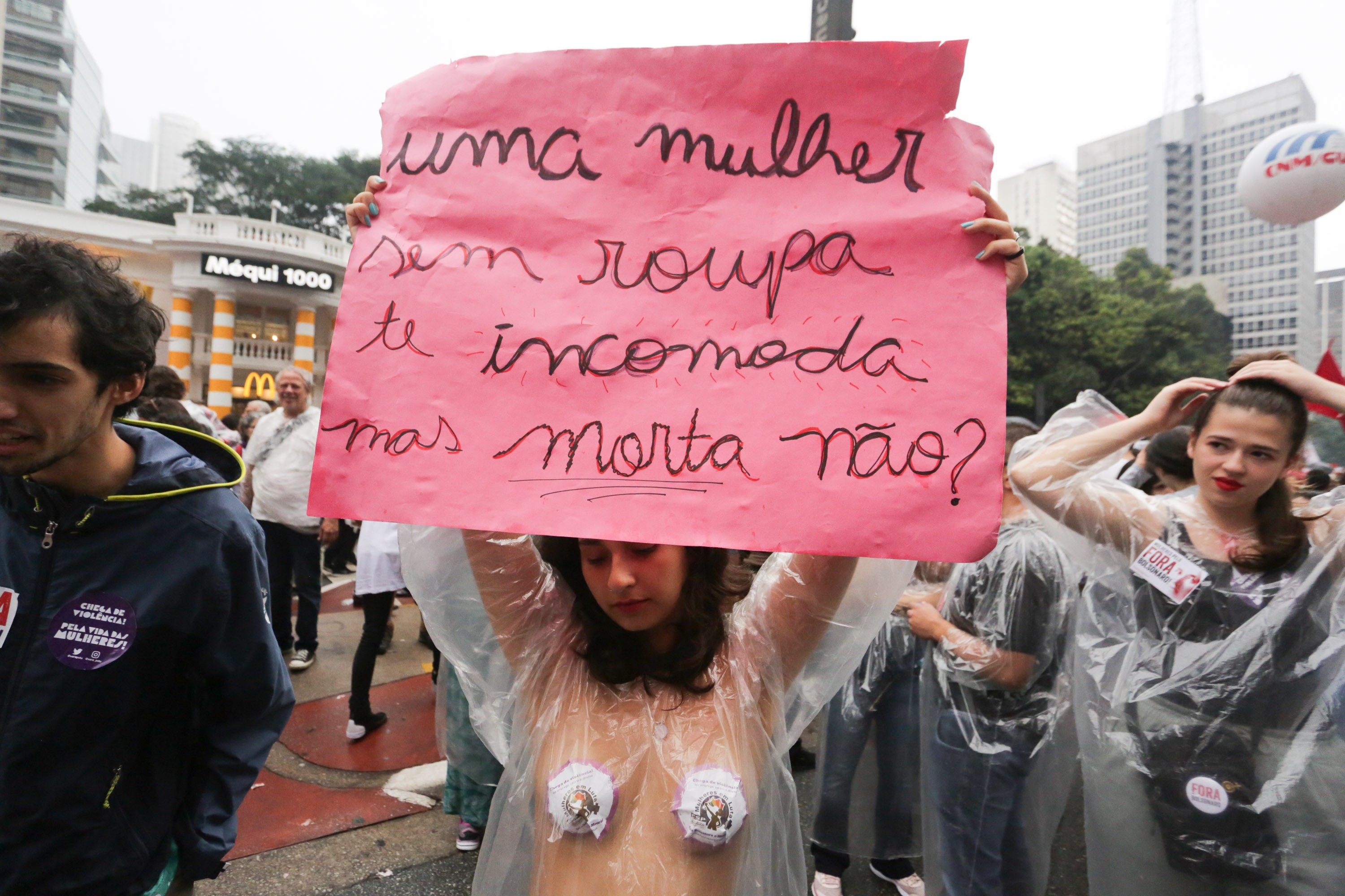 Mulheres protestam na Avenida Paulista, centro de São Paulo, em 8 de março, Dia Internacional da Mulher. (Foto:  Fabio Vieira/FotoRua/NurPhoto via Getty Images)