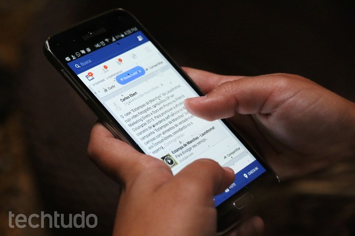 Facebook libera figurinhas em publicações no Android (Foto: Luciana Maline/TechTudo)