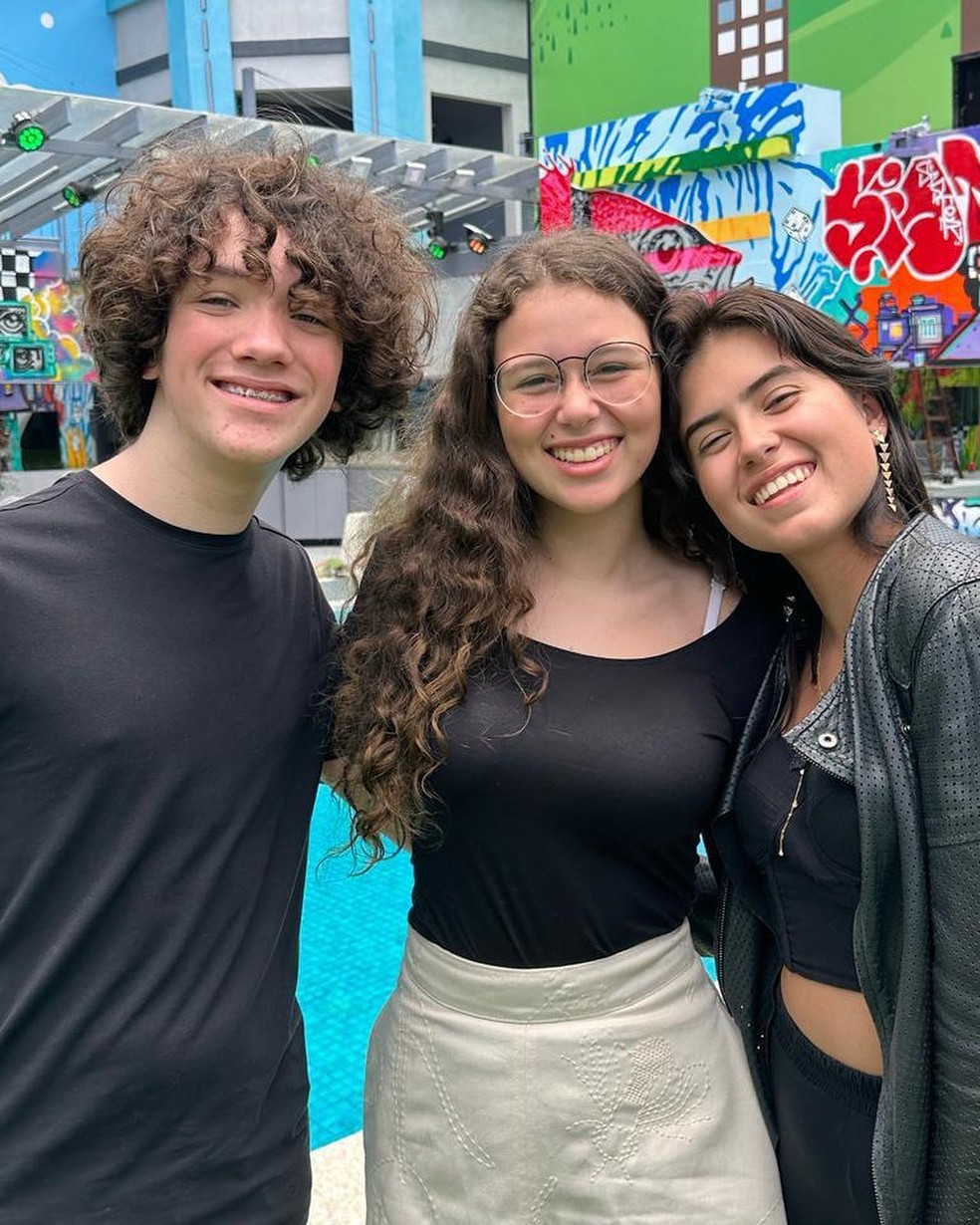 Isabella Furtado com os amigos Arthur e B&aacute;rbara &mdash; Foto: Reprodu&ccedil;&atilde;o/Instagram