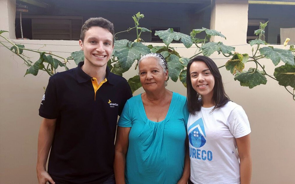 Renê, Fernanda e Dona Naza criaram um vínculo após o desenvolvimento do projeto (Foto: Jade Castilho/G1)