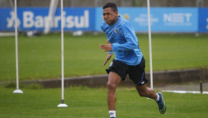 Pedro Rocha explica compactação no Grêmio: Não sou marcador de lateral