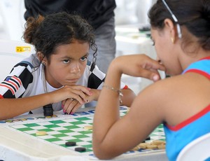 Projeto institui jogos de damas e xadrez nas escolas para o