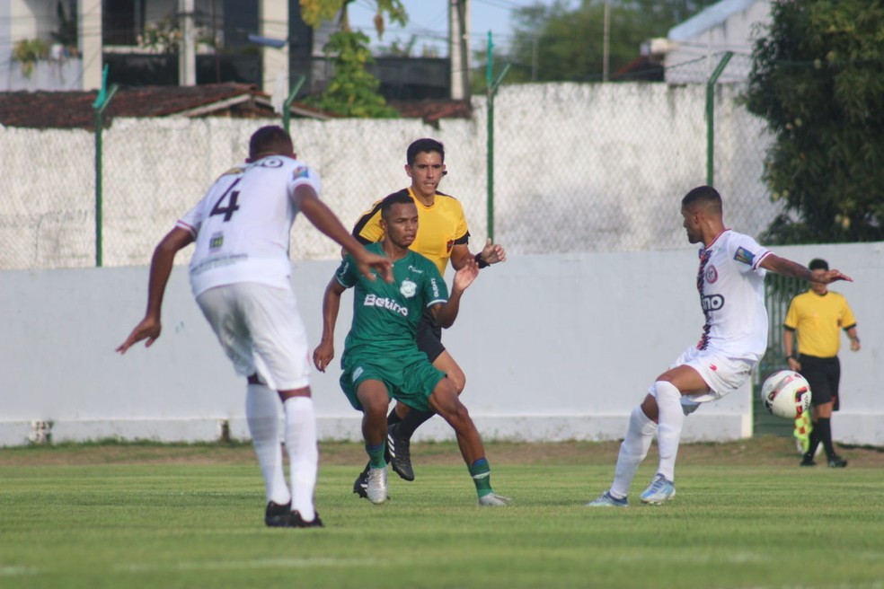 Nacional de Patos perdeu para o S�o Paulo Crystal por 1 a 0 � Foto: �der Souza / Nacional de Patos