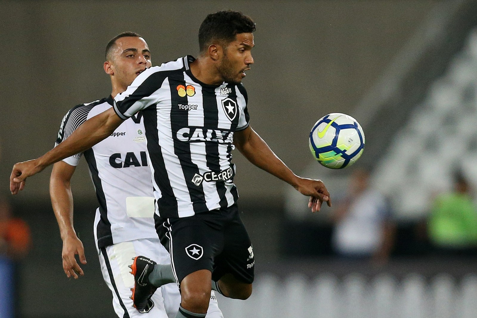 Após 2018 no Botafogo, Yago está perto de ser emprestado ao Goiás pelo Corinthians