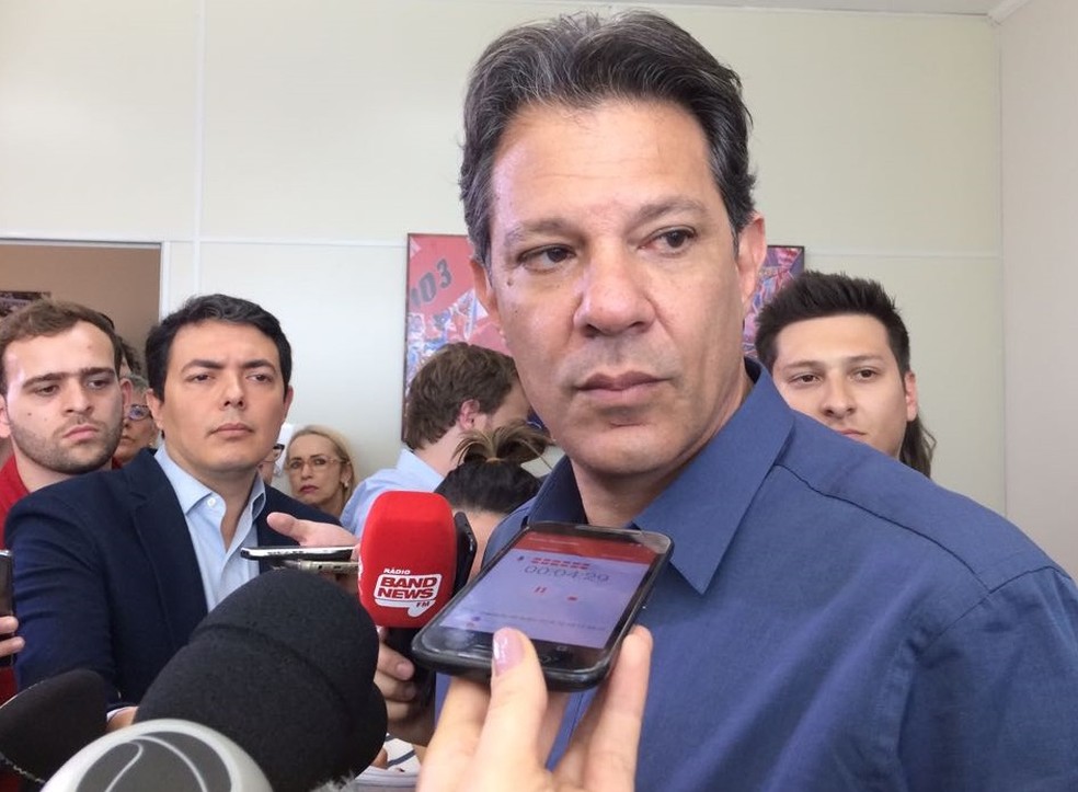 Fernando Haddad durante entrevista em São Paulo nesta quarta-feira (3) — Foto: Tahiane Stochero/G1