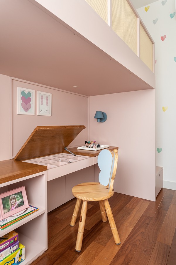 140 m² com inspiração clássica e quartos de criança coloridos e organizados (Foto: Evelyn Müller )