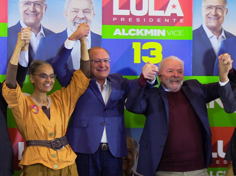 A ex-ministra Marina Silva (Rede), Geraldo Alckmin (PSB) e Lula em encontro com ex-presidenciáveis, em São Paulo. — Foto: RONALDO SILVA/PHOTOPRESS/ESTADÃO CONTEÚDO
