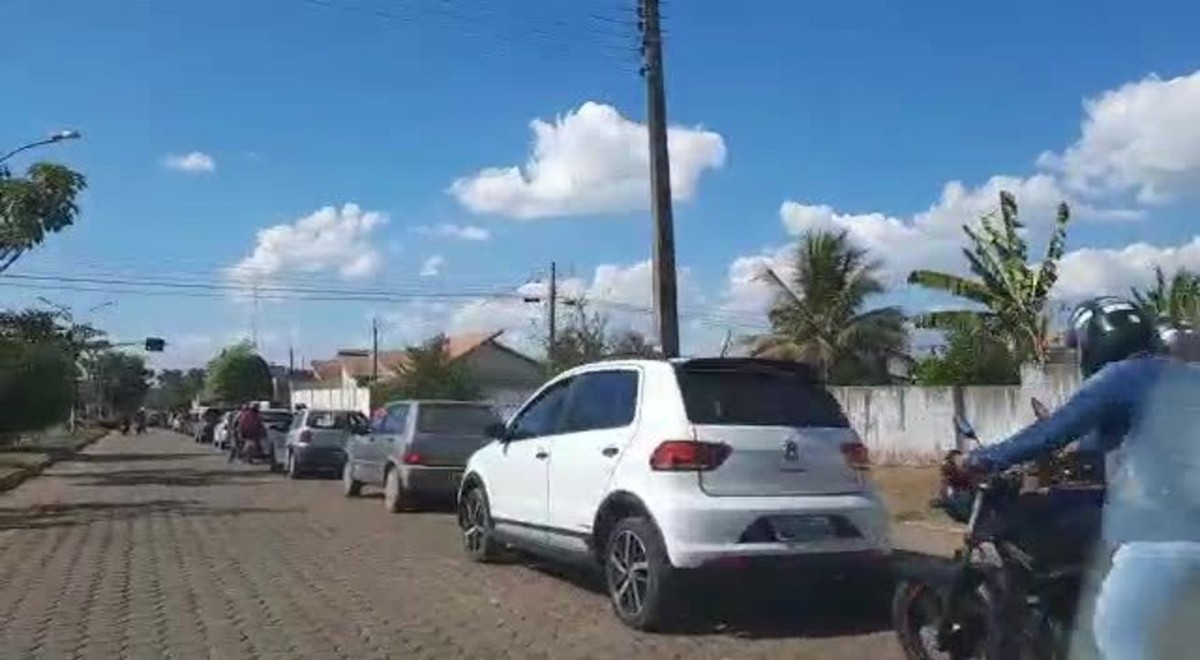Drive-thru tem fila de 4 quilômetros durante vacinação contra a Covid em Ji-Paraná, RO - Vimarsana News