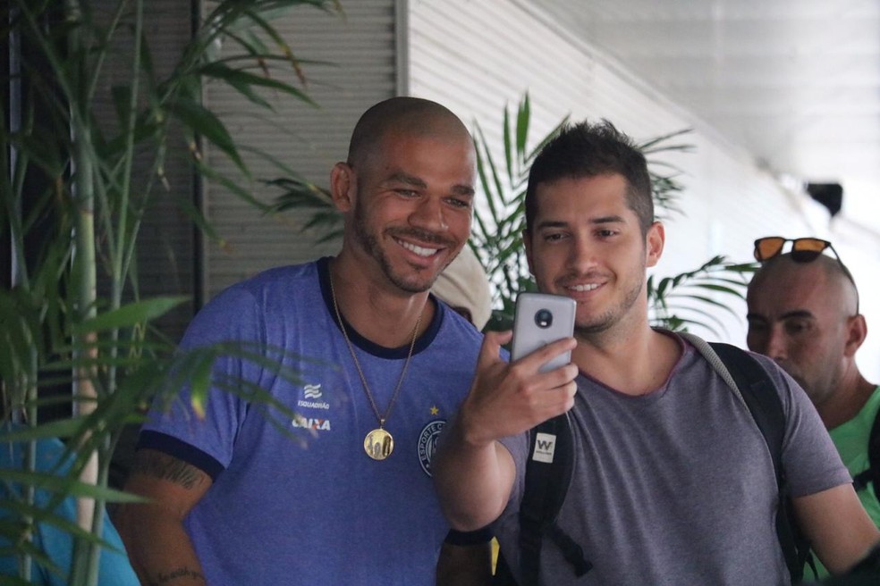 Desembarque do Bahia em Teresina — Foto: Stephanie Pacheco / GloboEsporte.com