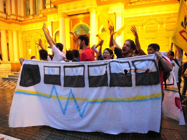 Protestos tarifa de ônibus Porto Alegre (Foto: Ricardo Duarte/Agência RBS)