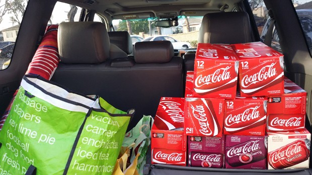 Homem bebe 10 latas de Coca-Cola por dia para mostrar como o corpo reage ao açúcar (Foto: Divulgação /  Ten Cokes a Day)