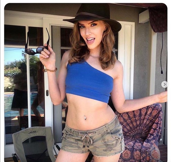 A atriz Charlotte Kirk (Foto: Instagram)