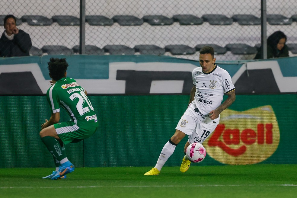 Em busca de intensidade, Vítor Pereira quebra a cabeça para montar Corinthians antes de final