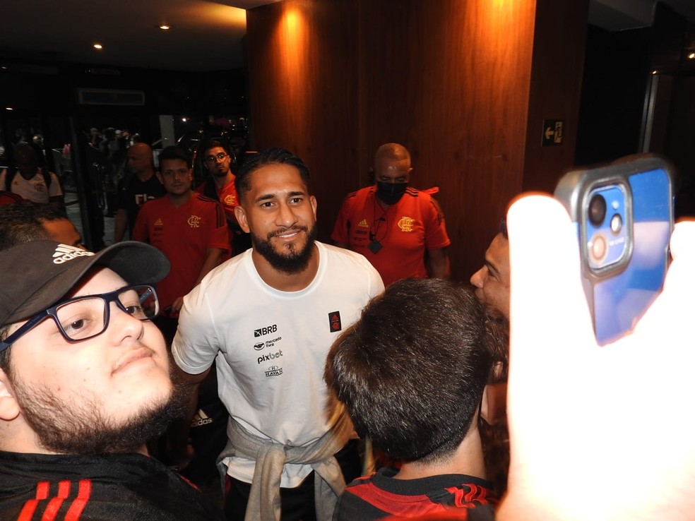 Dois dias após derrota, Flamengo desembarca em BH para reencontro com o Galo