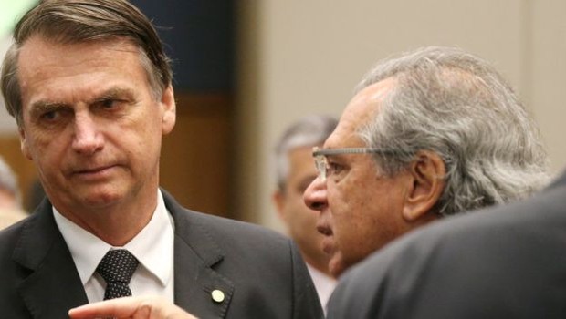 Bolsonaro com Paulo Guedes; plano de governo não traz detalhes sobre privatização, desenho da reforma da Previdência e ou sobre mudanças tributárias (Foto: REUTERS)