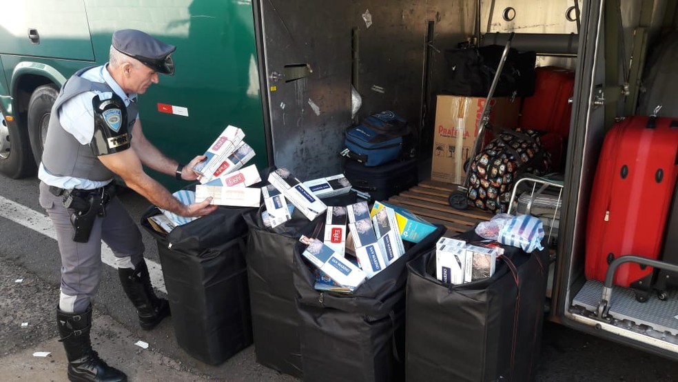 Cigarros contrabandeados foram apreendidos em Presidente Prudente — Foto: Polícia Militar Rodoviária