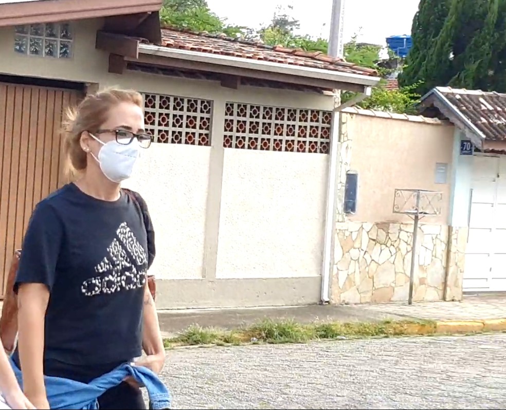Ana Carolina Jatobá deixa prisão em saída temporária — Foto: Laurene Santos/TV Vanguarda
