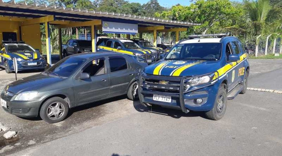 Suspeito foi preso dirigindo carro da vítima — Foto: Divulgação/PRF