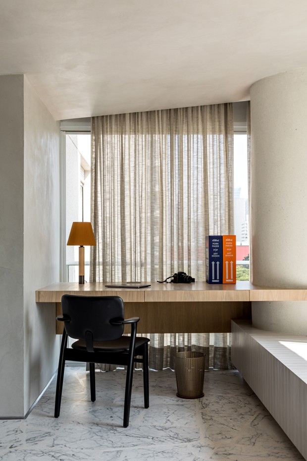 150 m² com décor minimalista e iluminado para um jovem casal  (Foto:  Fran Parente/divulgação)