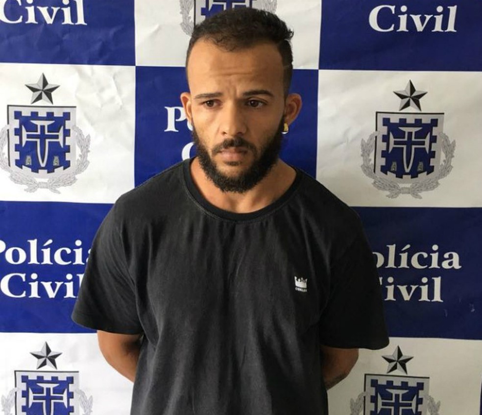 Suspeito havia sido preso por tentativa de assalto, momentos antes da incursão na casa dele (Foto: Divulgação/Polícia Civil)