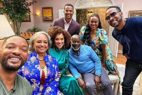 O elenco de Um Maluco no Pedaço se reuniu para comemorar os 30 anos da estreia da série (Foto: Reprodução / Instagram)