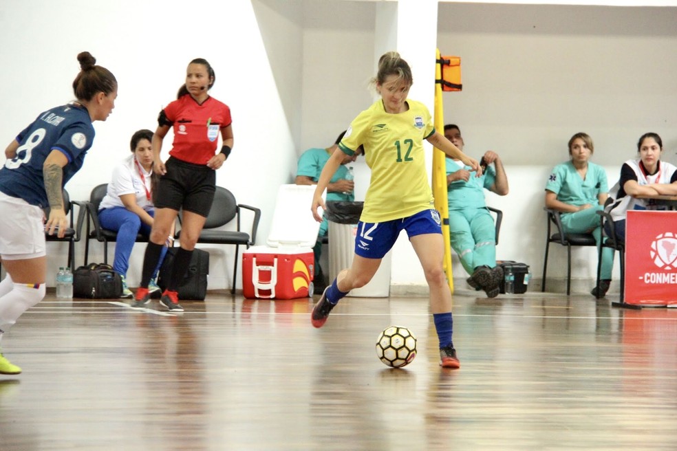 Amandinha em ação contra o Equador — Foto: Naiara Gresta/CBFS