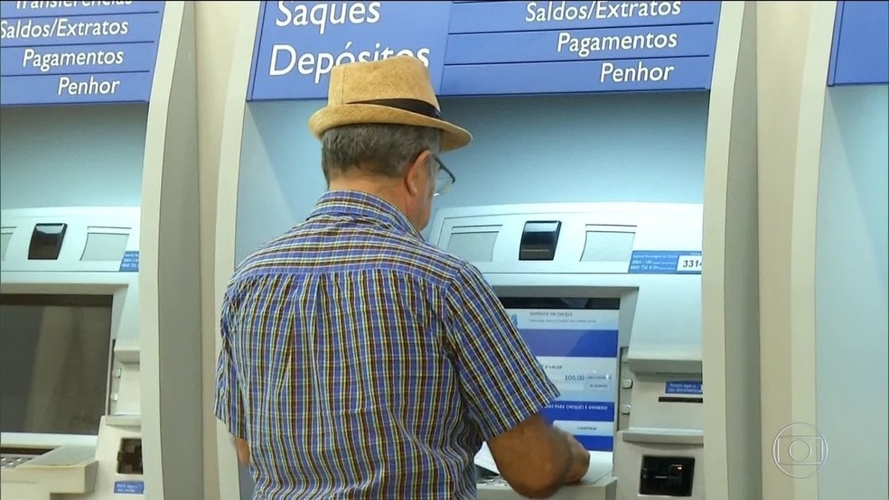 Saques do PIS e do Pasep são liberados para pessoas a partir de 60 anos sem conta bancária (Foto: Reprodução)