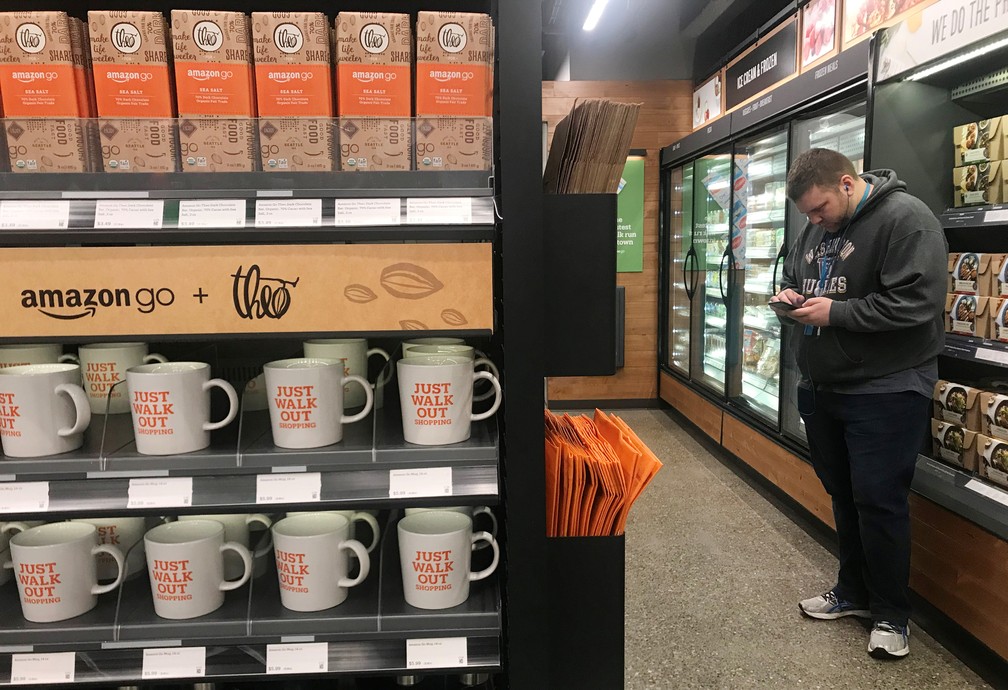 Produtos da loja experimental da Amazon sem caixas registradoras, em Seattle, no estado norte-americano de Washingtonon (Foto:  Reuters/Jeffrey Dastin)