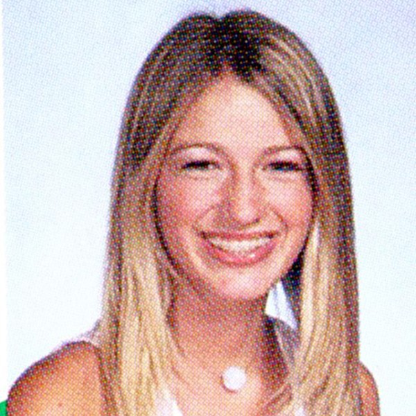 Quem vê o sorriso de Blake Lively hoje não imagina que ela não nasceu com os dentes perfeitos (Foto: Reprodução/Yearbook)