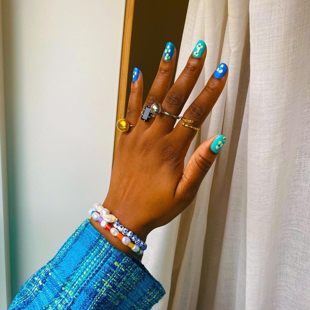 A Nnenna Echem é a melhor influencer para seguir se você quer inspiração de nail art (Foto: Reprodução Instagram)